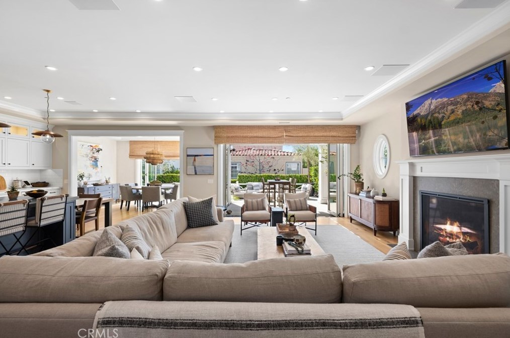 214 Via Mentone, Newport Beach CA  92663-4919 exterior