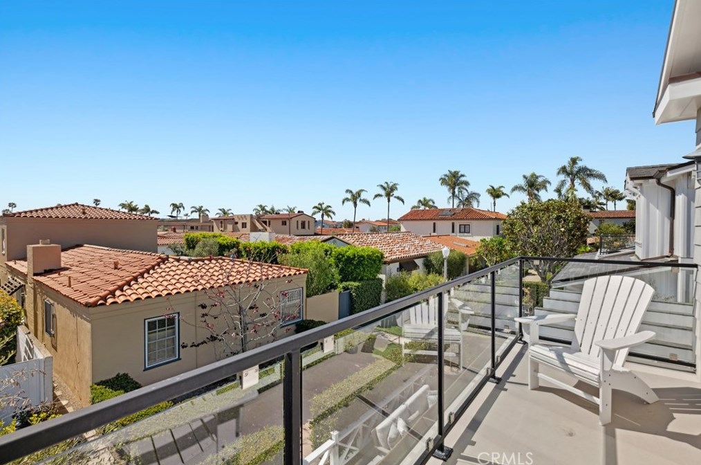 214 Via Mentone, Newport Beach CA  92663-4919 exterior