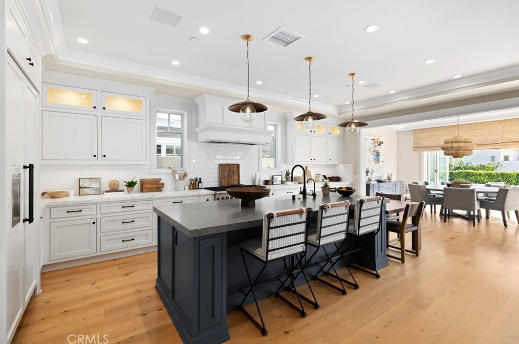 214 Via Mentone, Newport Beach CA  92663-4919 exterior