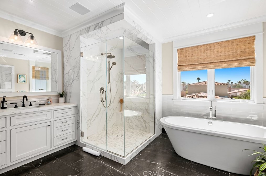 214 Via Mentone, Newport Beach CA  92663-4919 exterior
