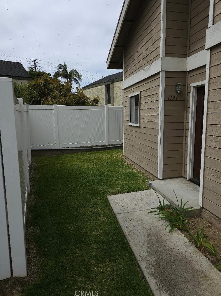 1121 Sandi Ln, Costa Mesa, CA 92627