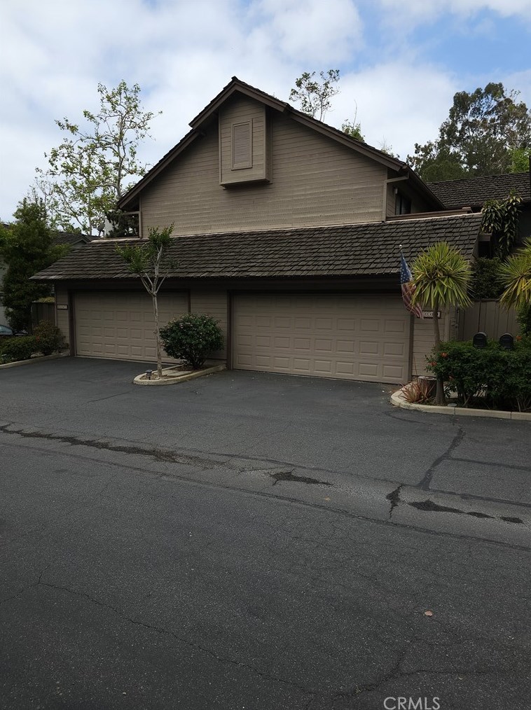 2069 Meadow View Ln, Costa Mesa, CA 92627