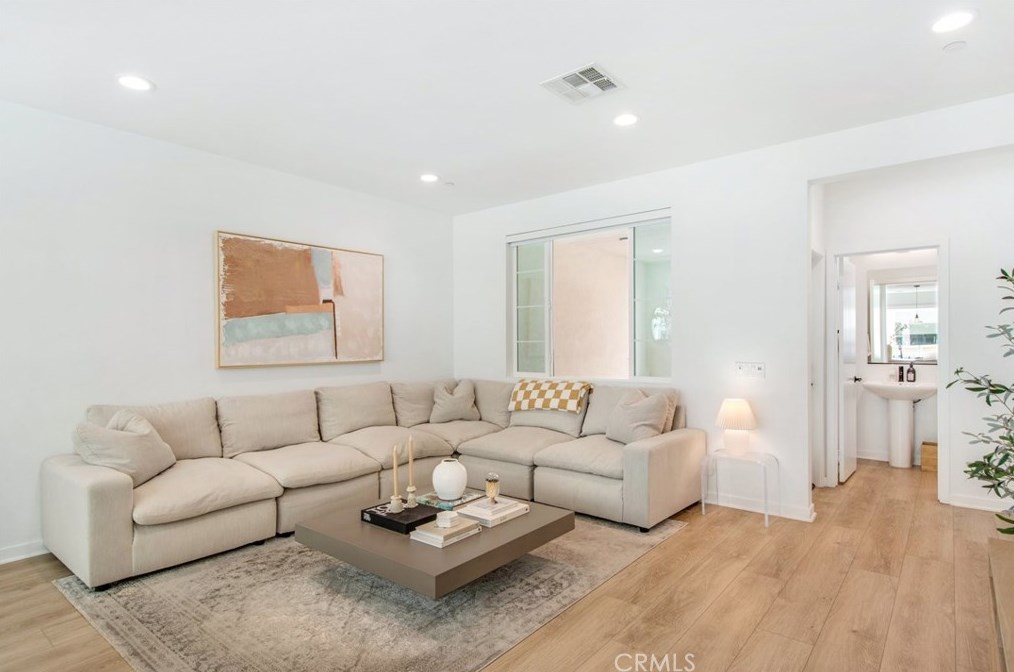 315 Ford Rd, Costa Mesa, CA 92627