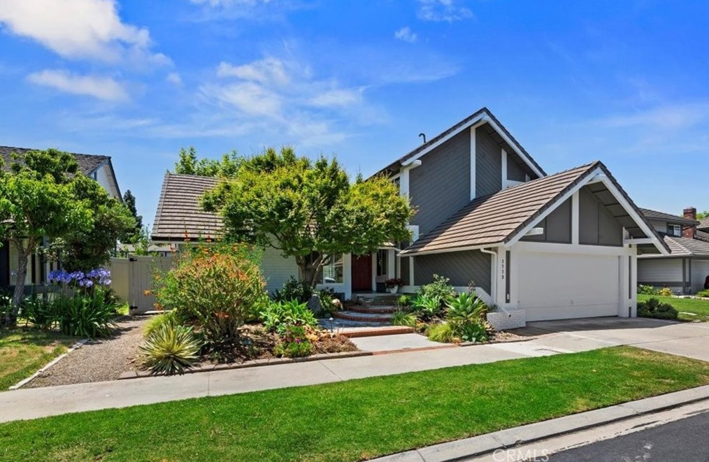 1113 Dennis Dr, Costa Mesa, CA 92626-1650