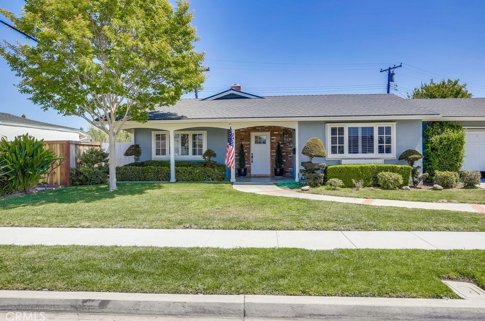 2934 Ellesmere Ave, Costa Mesa, CA 92626