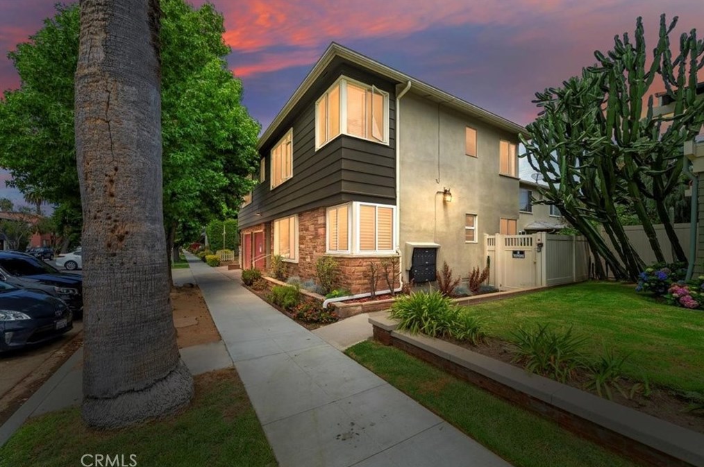 1425 E 1st St #11, Long Beach, CA 90802