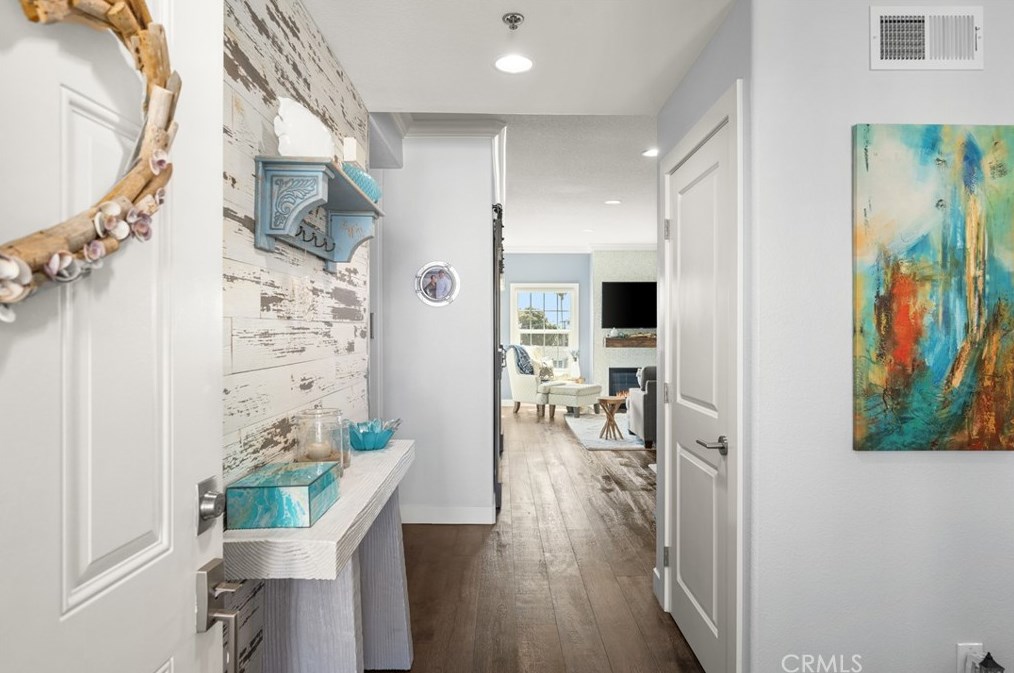 415 Townsquare Ln #306, Huntington Beach, CA 92648