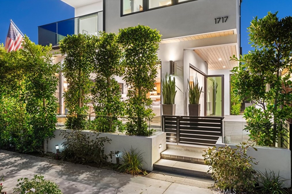1717 E Ocean Blvd, Newport Beach, CA 92661