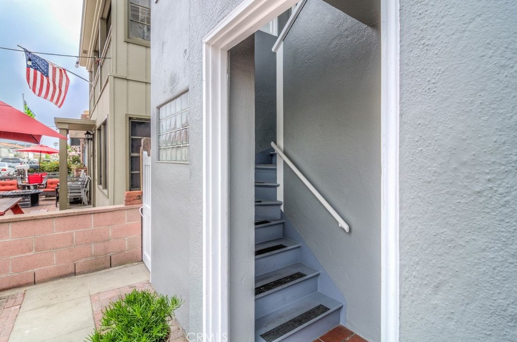 1419 W Bay Ave, Newport Beach, CA 92661