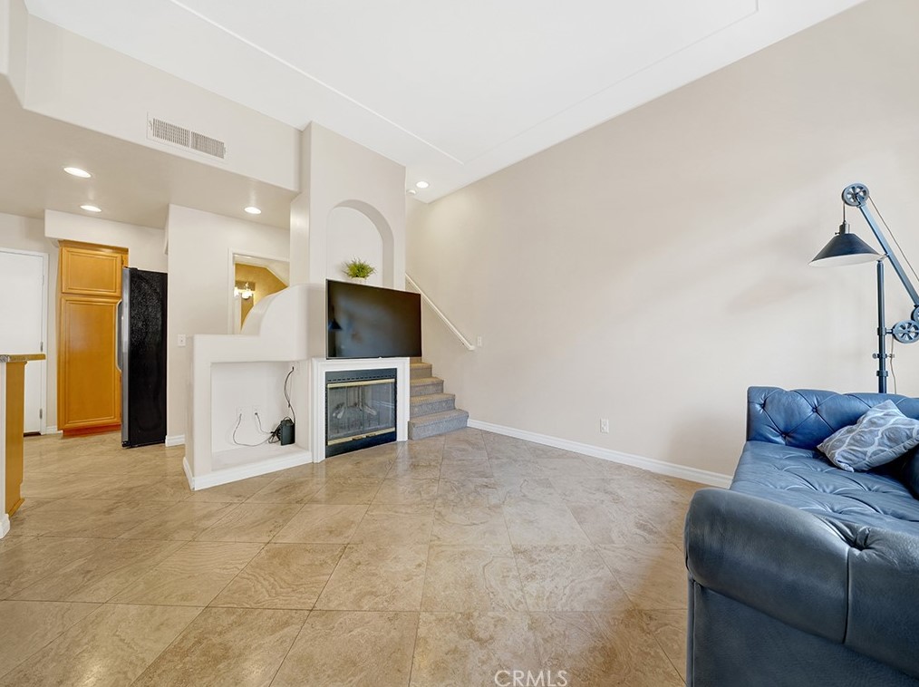 2347 Sunningdale Dr, Tustin, CA 92782-1088