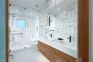 1042 W Bay Ave, Newport Beach, CA 92661 - Photo 30