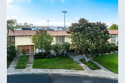 2209 Vista Huerta, Newport Beach, CA 92660 - Photo 32