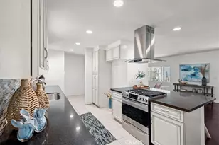 18601 Newland, Huntington Beach, CA 92646 - Photo 10