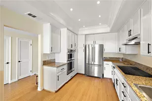 200 Paris Ln, Newport Beach, CA 92663 - Photo 10
