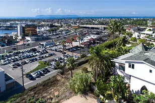 2953 Cliff Dr, Newport Beach, CA 92663 - Photo 16