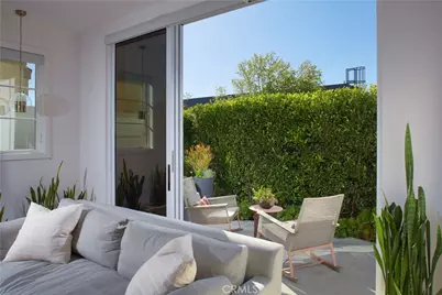 418 Larkspur, Corona del Mar, CA 92625 - Photo 2