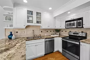525 Vista Flora, Newport Beach, CA 92660 - Photo 12