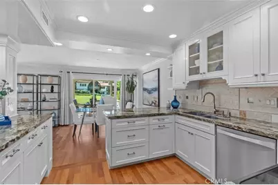 525 Vista Flora, Newport Beach, CA 92660 - Photo 10