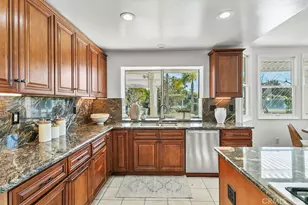 19 Harbor Pointe, Corona del Mar, CA 92625 - Photo 18