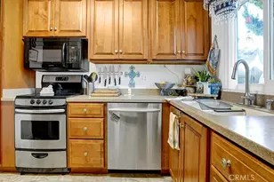 101 Clearbrook Ln, Costa Mesa, CA 92626 - Photo 18