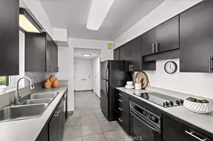 21282 Wavecrest Cir, Huntington Beach, CA 92646 - Photo 10