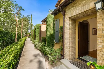 82 Bower Tree, Irvine, CA 92603 - Photo 2