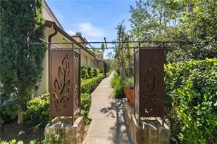 82 Bower Tree, Irvine, CA 92603 - Photo 2
