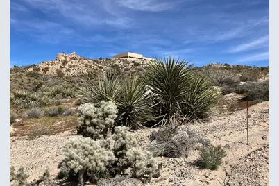 57296 Manzanita, Yucca Valley, CA 92284 - Photo 2