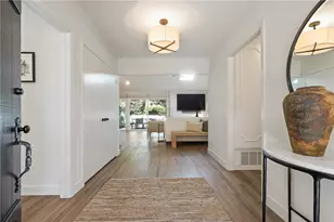 443 Vista Parada, Newport Beach, CA 92660 - Photo 2