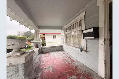 1040 W 45th Street, Los Angeles, CA 90037 - Photo 2