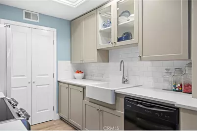 140 Villa Point, Newport Beach, CA 92660 - Photo 8