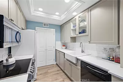 140 Villa Point, Newport Beach, CA 92660 - Photo 6