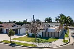 16281 Golden Gate Ln, Huntington Beach, CA 92649 - Photo 2