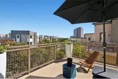 555 Rockefeller, Irvine, CA 92612 - Photo 2