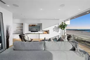 2144 E Oceanfront, Newport Beach, CA 92661 - Photo 16