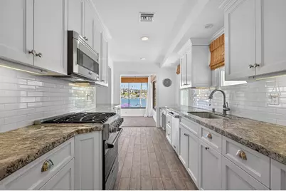 2137 Channel, Newport Beach, CA 92661 - Photo 10