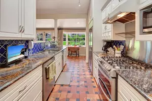 537 Vista Grande, Newport Beach, CA 92660 - Photo 18