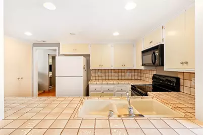 6541 Segovia, Huntington Beach, CA 92647 - Photo 10