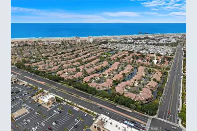 21038 Poolside, Huntington Beach, CA 92648 - Photo 4