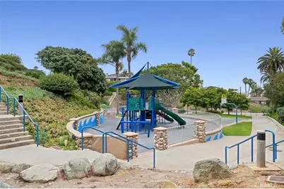 460 Santa Ana Avenue, Newport Beach, CA 92663 - Photo 52