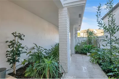 25 Rue Grand Ducal, Newport Beach, CA 92660 - Photo 2