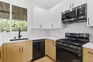 558 Vista Flora, Newport Beach, CA 92660 - Photo 10