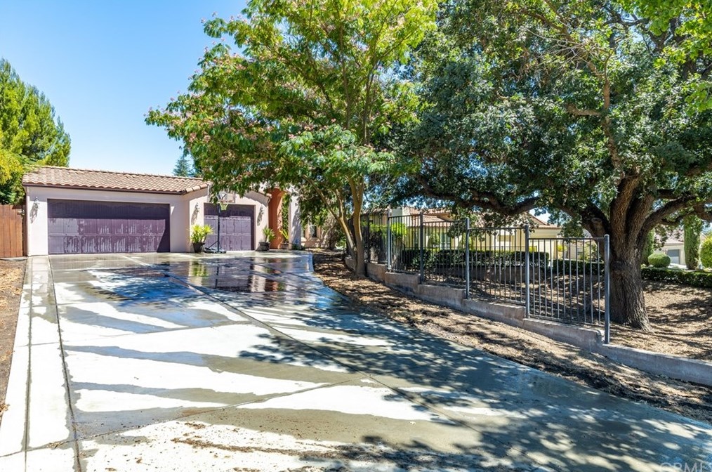 915 Vista Cerro Dr, Lake Nacimiento, CA 93446