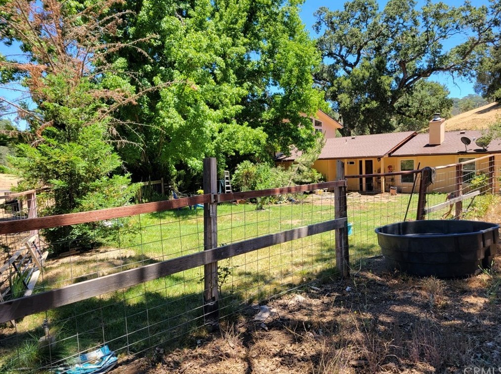 11300 Santa Lucia Rd, Atascadero, CA 93422-1739