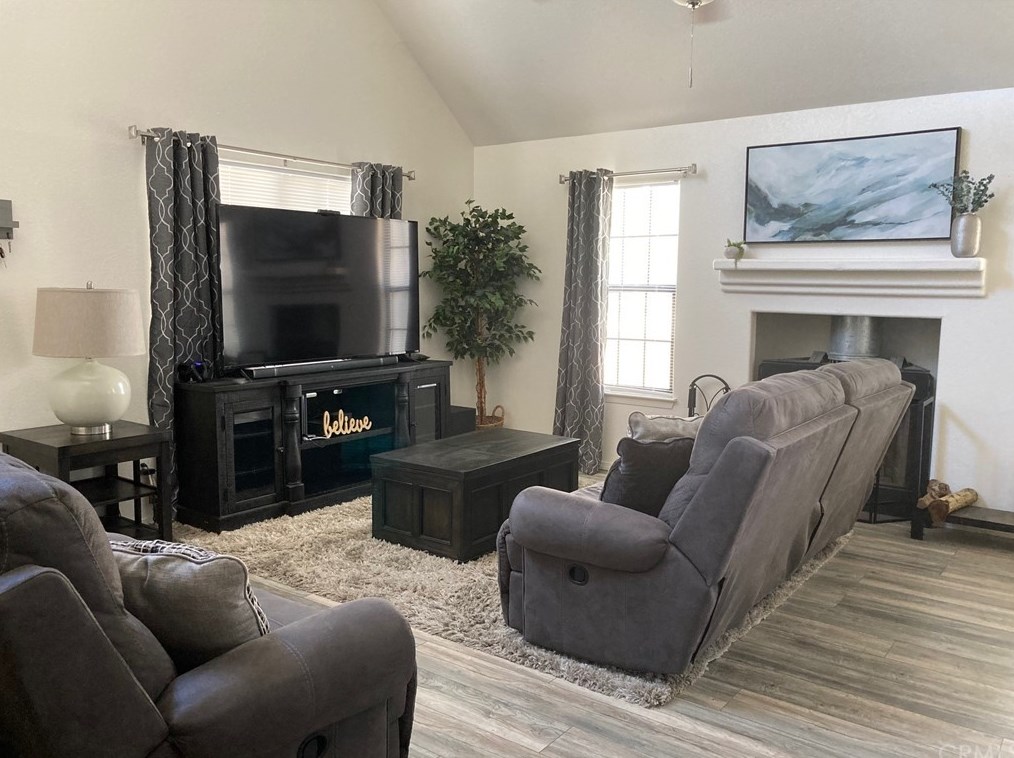 8120 Cove Ln, Lake Nacimiento, CA 93426