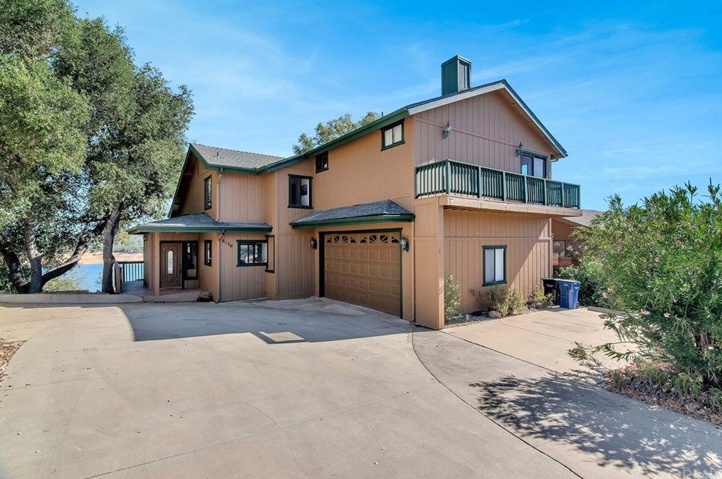 8130 Smith Point Rd, Lake Nacimiento, CA 93426