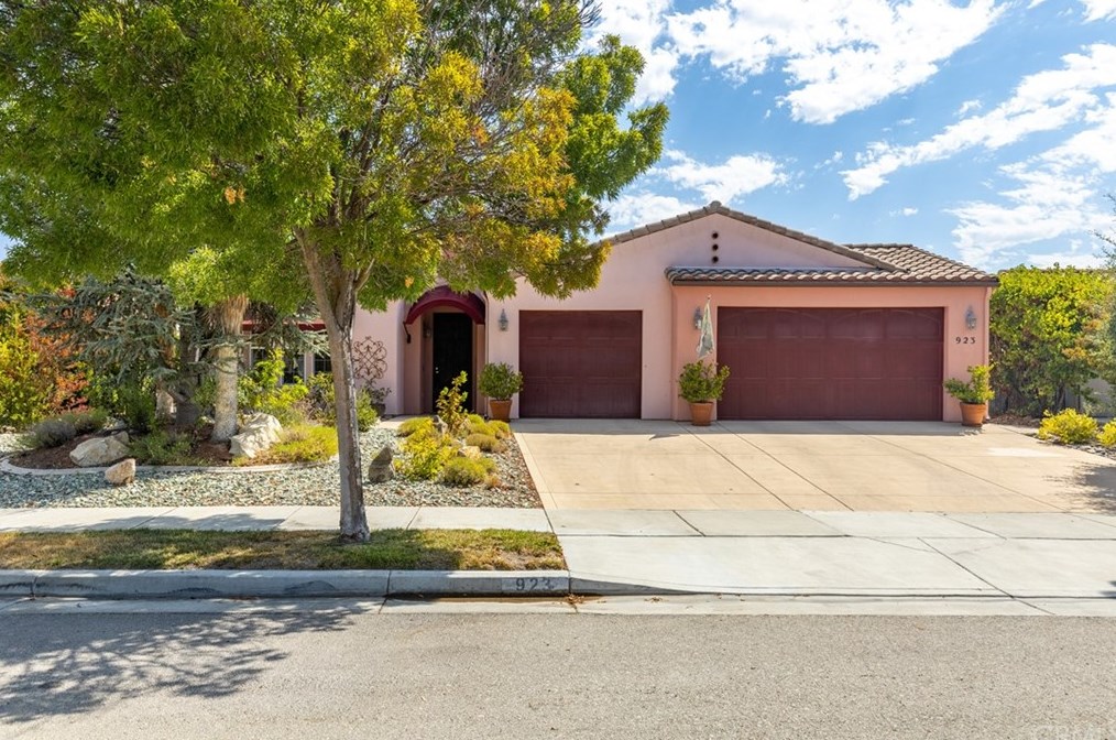 923 Vista Cerro Dr, Lake Nacimiento, CA 93446