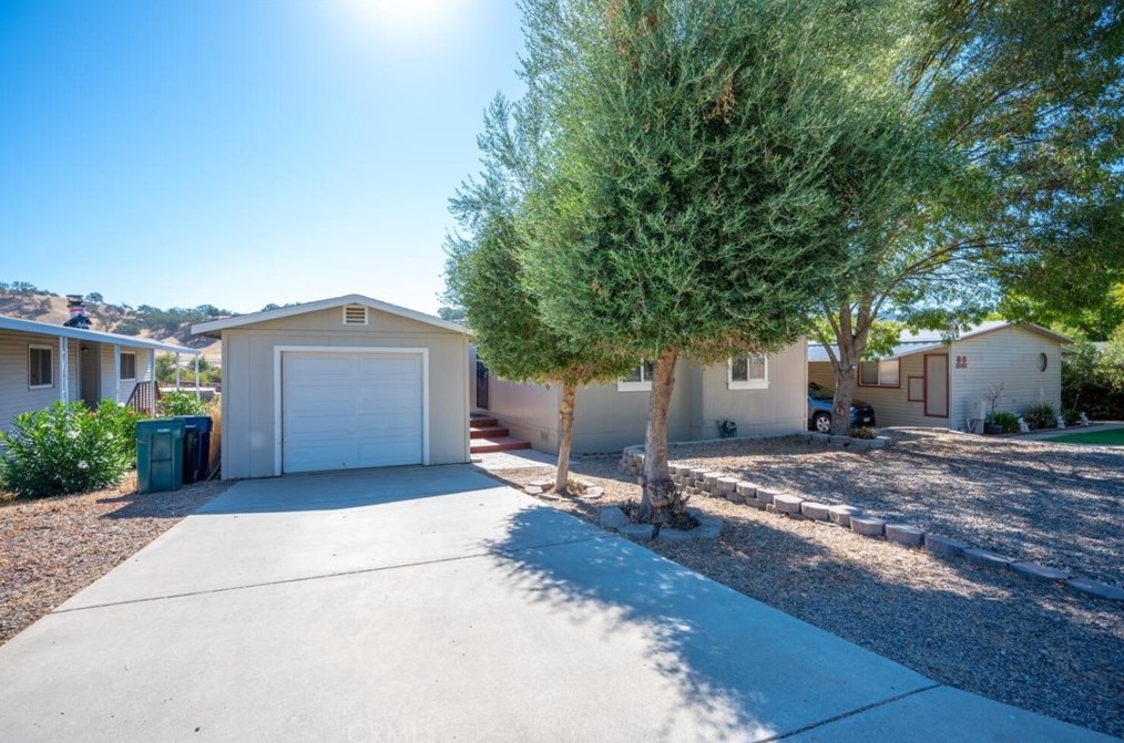 4398 Valley Ln, Lake Nacimiento, CA 93446