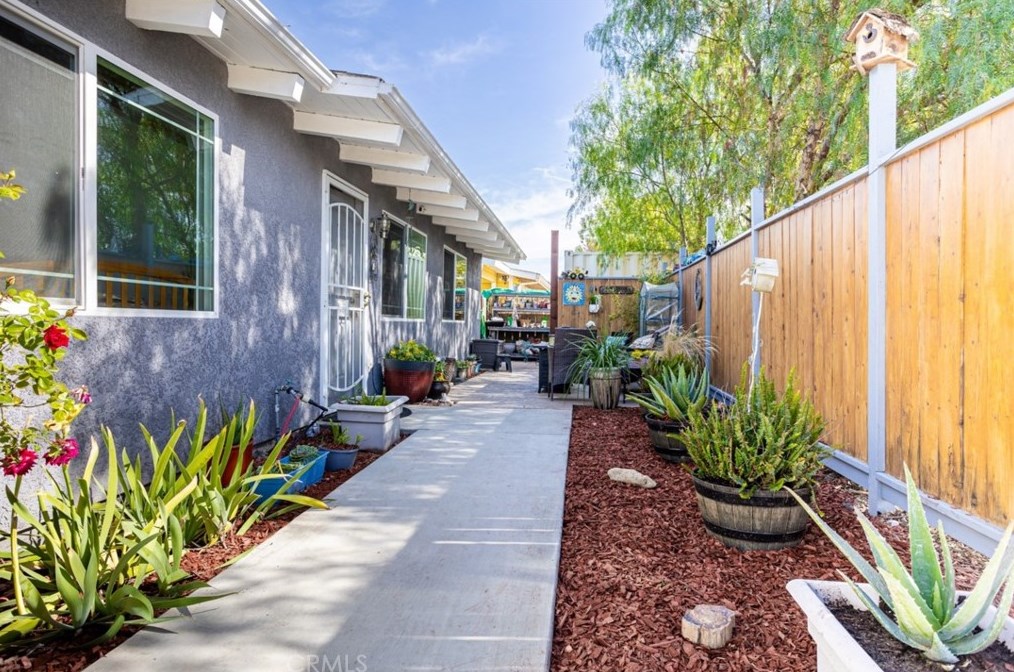 235 Santa Cruz Ave, Lake Nacimiento, CA 93446