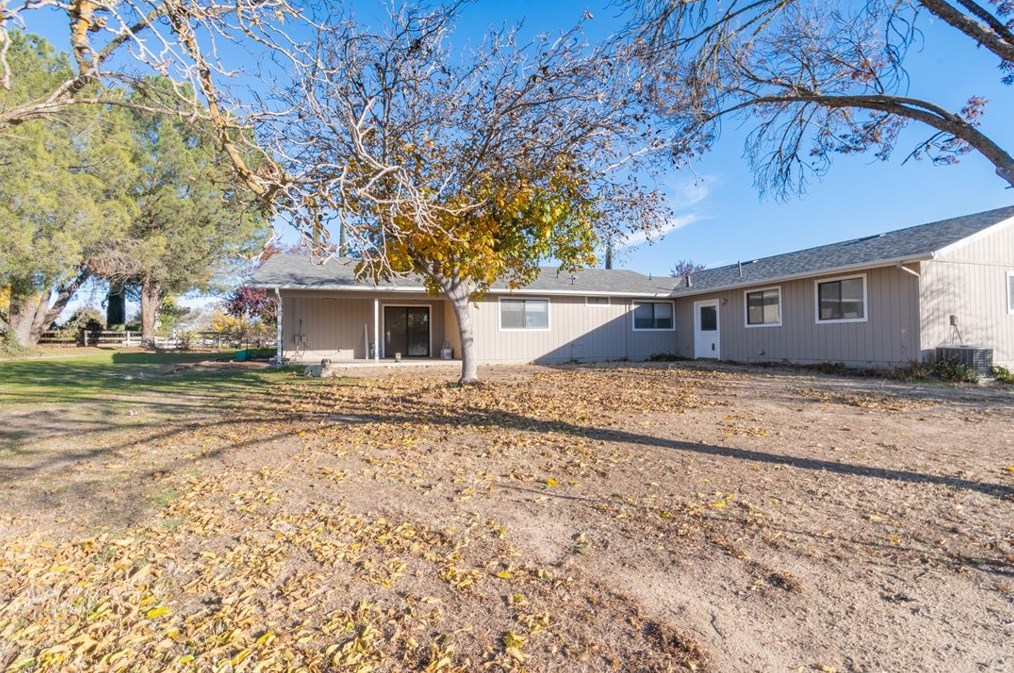 5925 Whispering Oak Way, Lake Nacimiento, CA 93446
